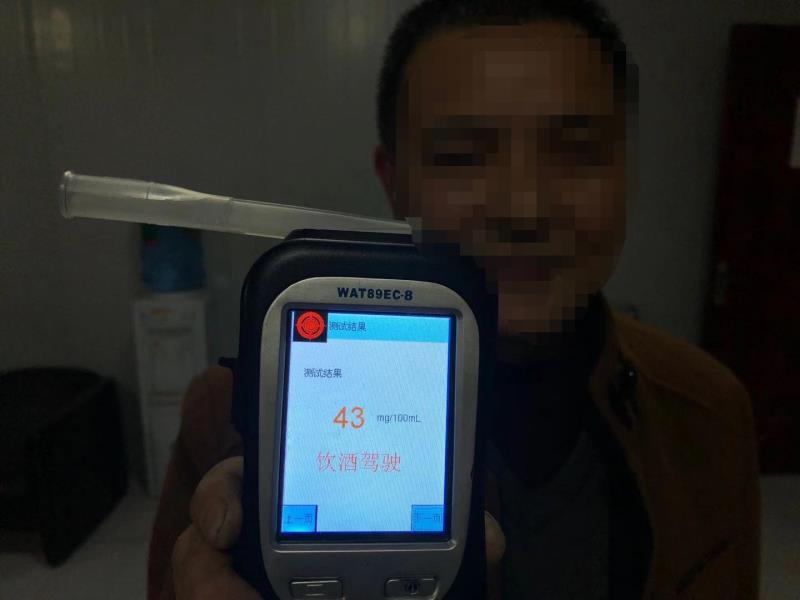 老司机爱饮酒,侥幸酒驾12分被扣完